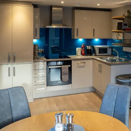 Penley's Mews - Centre + Free Private Parking Apartment *