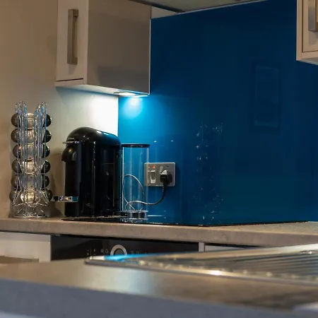 Penley's Mews - Centre + Free Private Parking Apartament